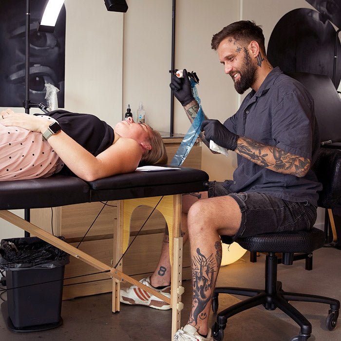 Jak wybrać idealny fotel do studia tatuażu?